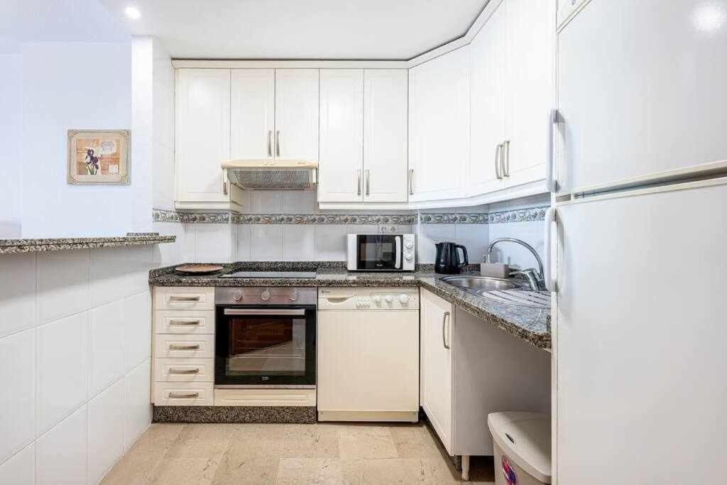 797 Holiday Rentals- Hermoso Apartamento Para 4 En Benalmadena Ngoại thất bức ảnh
