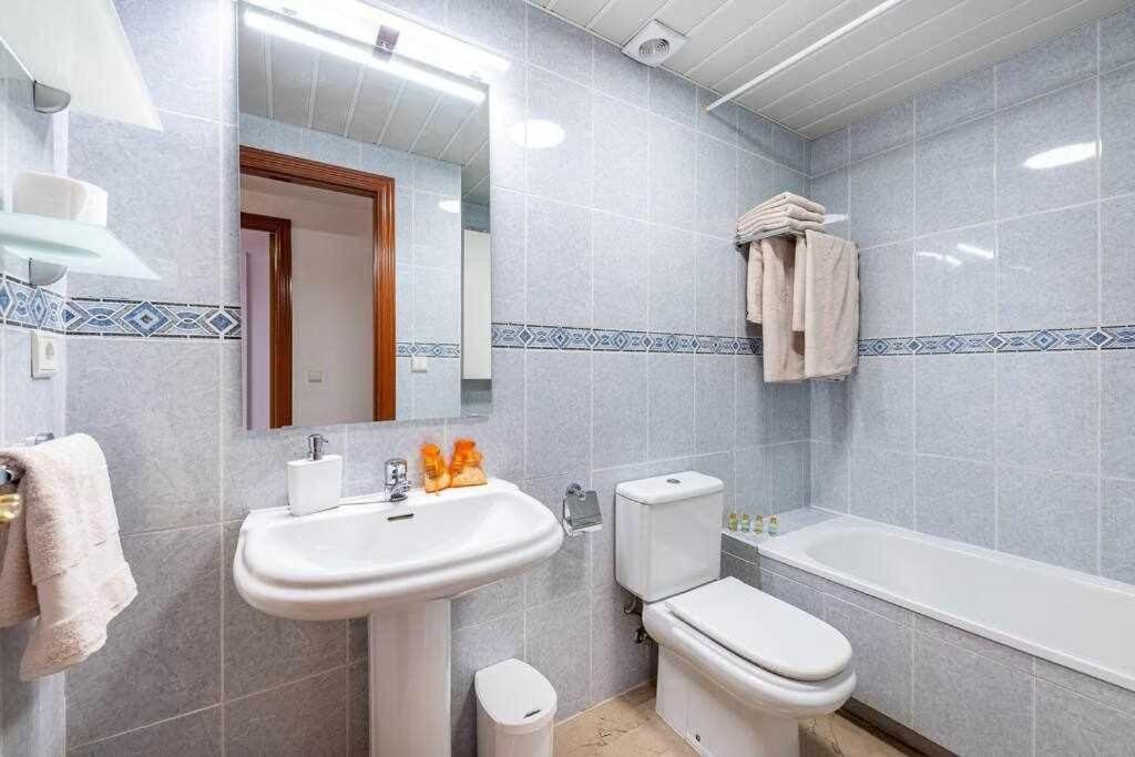 797 Holiday Rentals- Hermoso Apartamento Para 4 En Benalmadena Ngoại thất bức ảnh